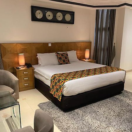 Airport West Hotel Акра Екстериор снимка
