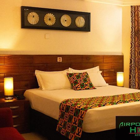 Airport West Hotel Акра Екстериор снимка