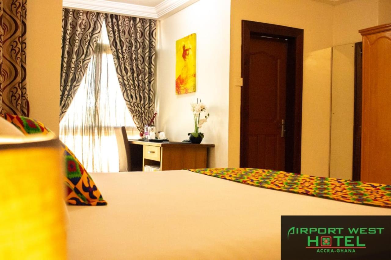 Airport West Hotel Акра Екстериор снимка