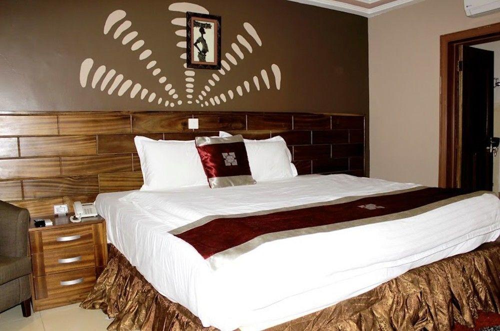 Airport West Hotel Акра Екстериор снимка