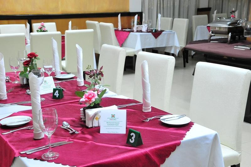 Airport West Hotel Акра Екстериор снимка