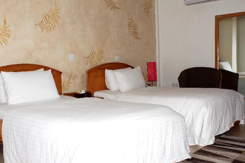 Airport West Hotel Акра Екстериор снимка