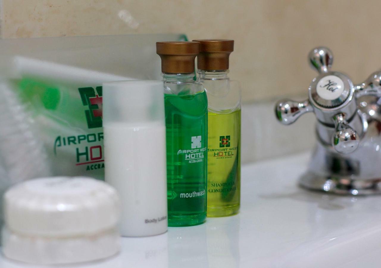 Airport West Hotel Акра Екстериор снимка