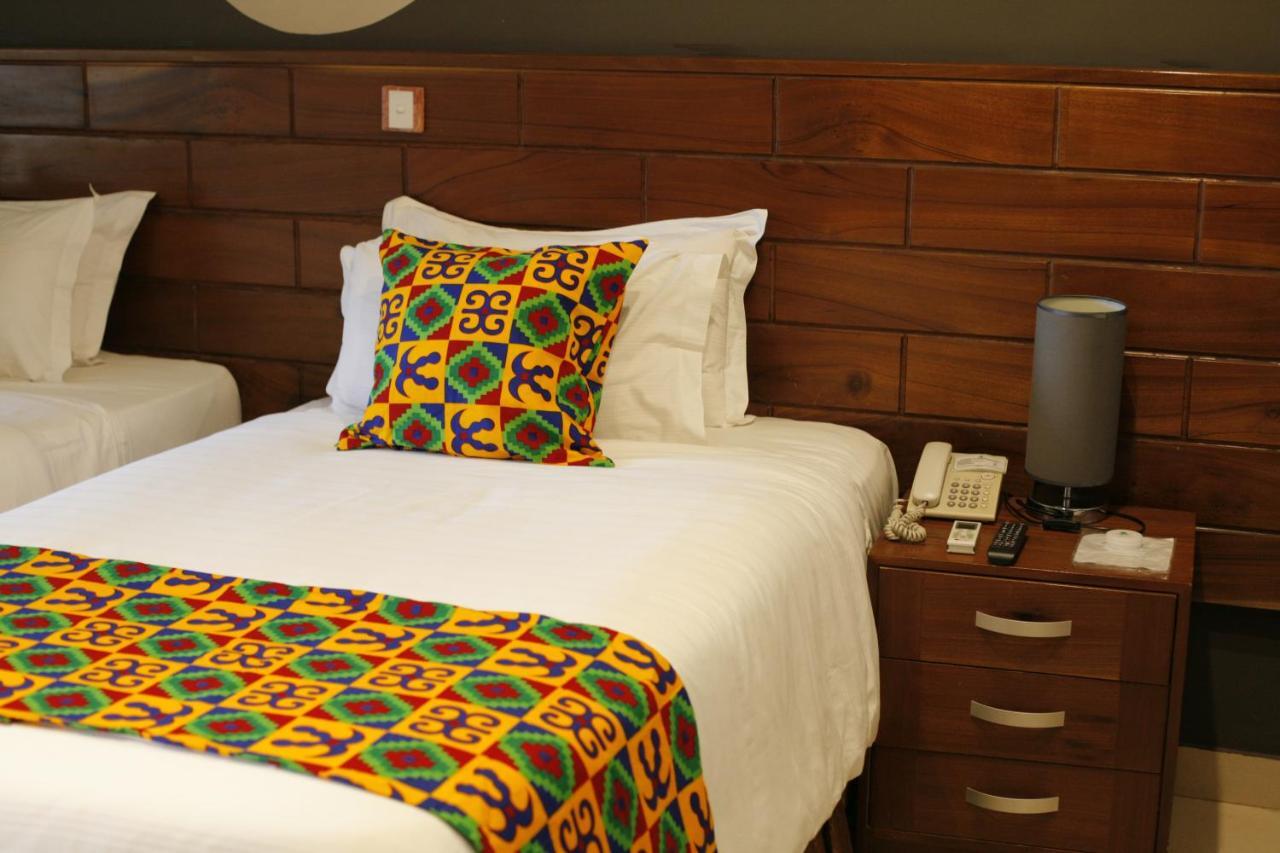 Airport West Hotel Акра Екстериор снимка